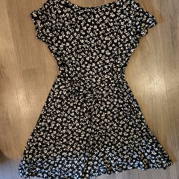 Medium Black and White Print Twik Mini-Dress - Picture 3 of 3